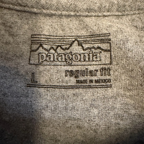 Patagonia P6 Logo Tee Size Large - Picture 3 of 5